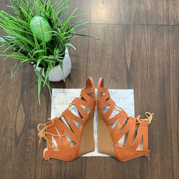 Restricted Tan PU Gilley Tie Wedge Sandal Sz 8.5 - Picture 1 of 8